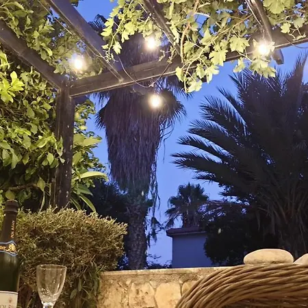 بيت للعطل The Summer House