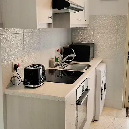 بيت للعطل The Summer House Polis