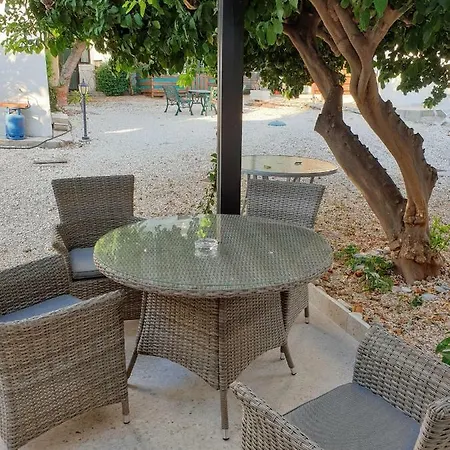 The Summer House Polis