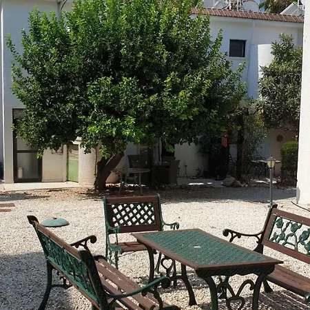 The Summer House * Polis