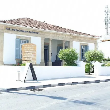 The Summer House Polis