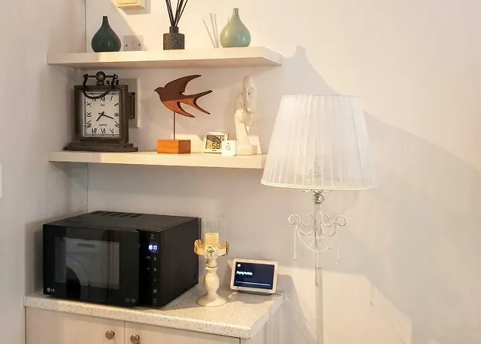 The Summer House Polis