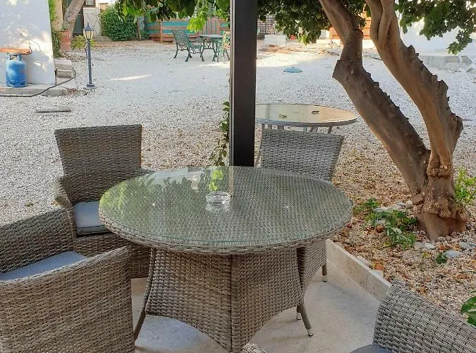 The Summer House Polis