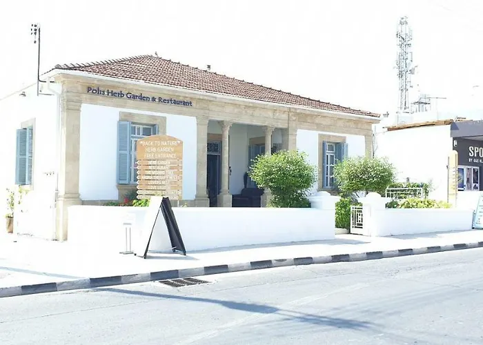 The Summer House Polis