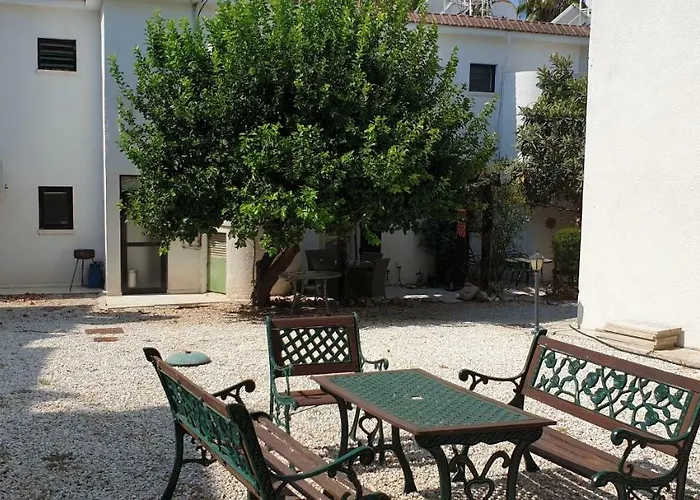 The Summer House * Polis